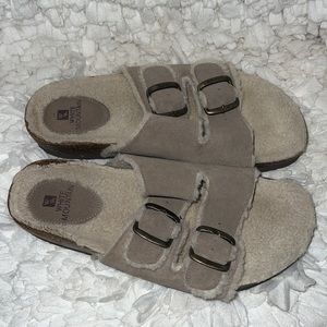 White Mountain size 9 sandals